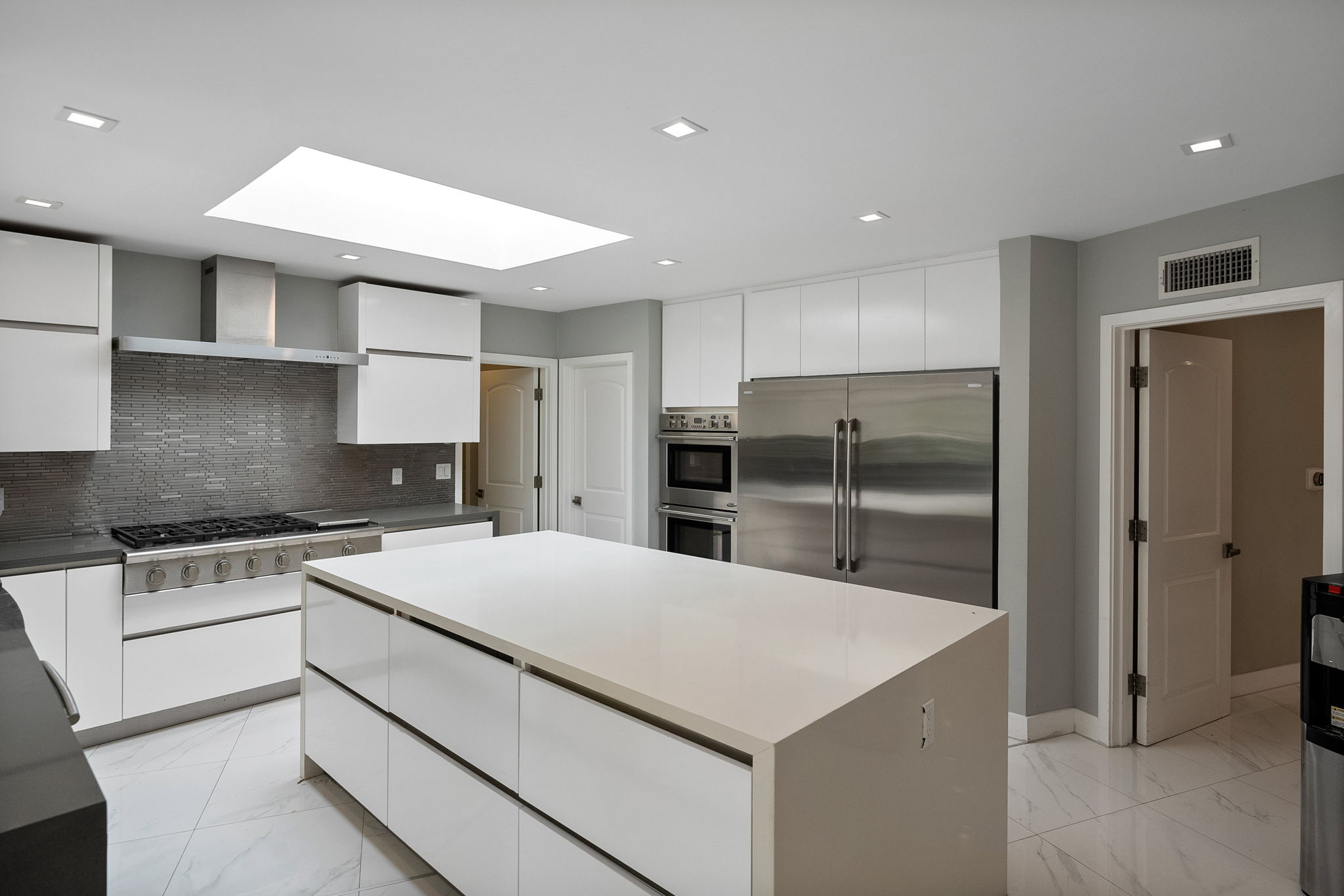 405 Evelyn Place-30