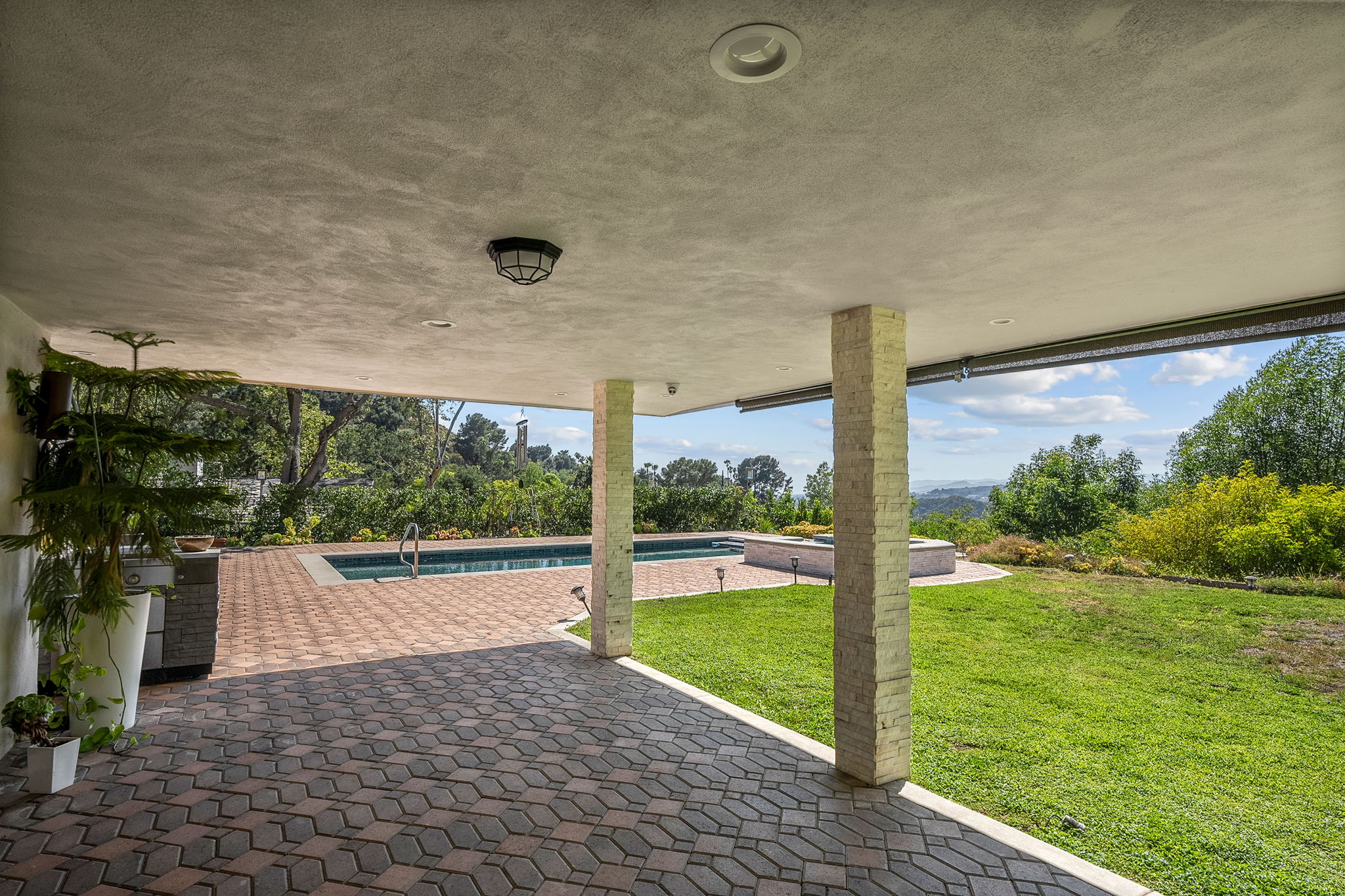 405 Evelyn Place-52