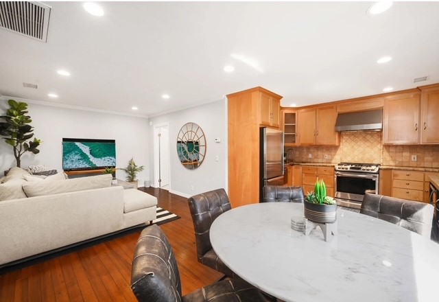 MARINE AVE 002